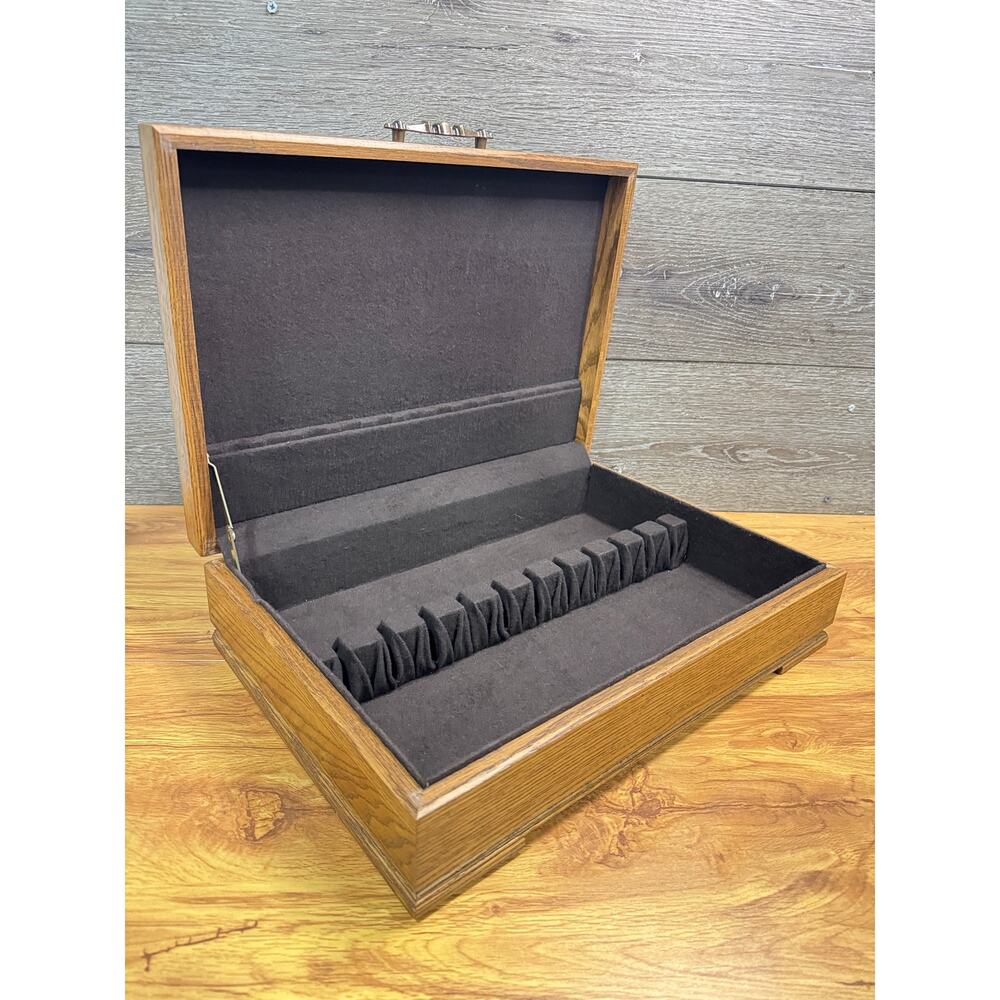 Vintag Anti-Tarnish Silverware Flatware Chest solid Oak 17x12x4.25”